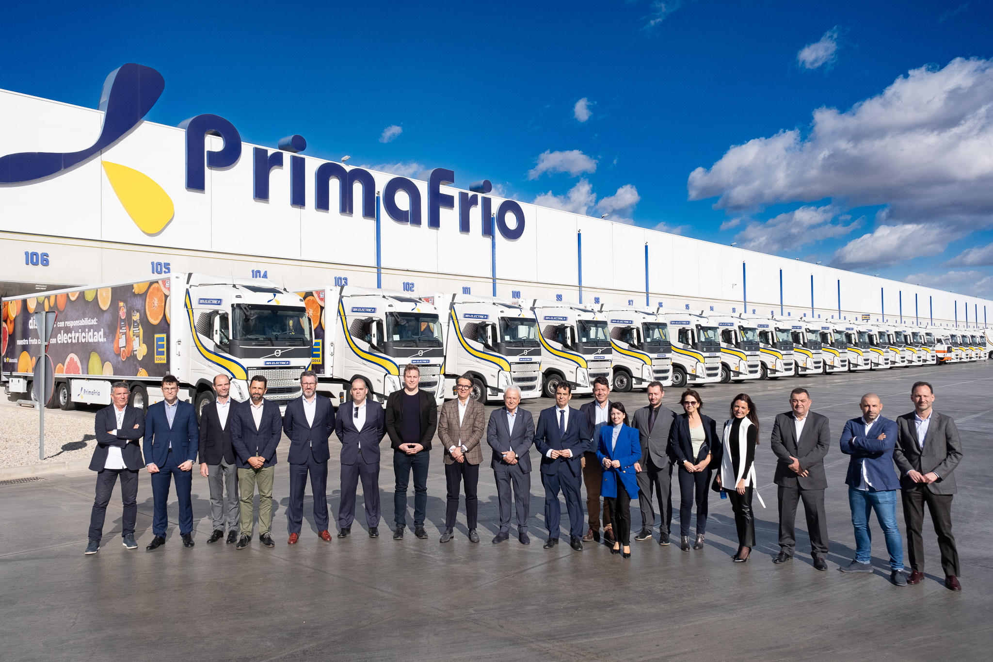 Primafrio ha investito in 15 camion Volvo FH Electric, tra i primi camion elettrici pesanti a essere utilizzati sulle strade spagnole. Saranno operativi a partire già dal mese di gennaio 2023.