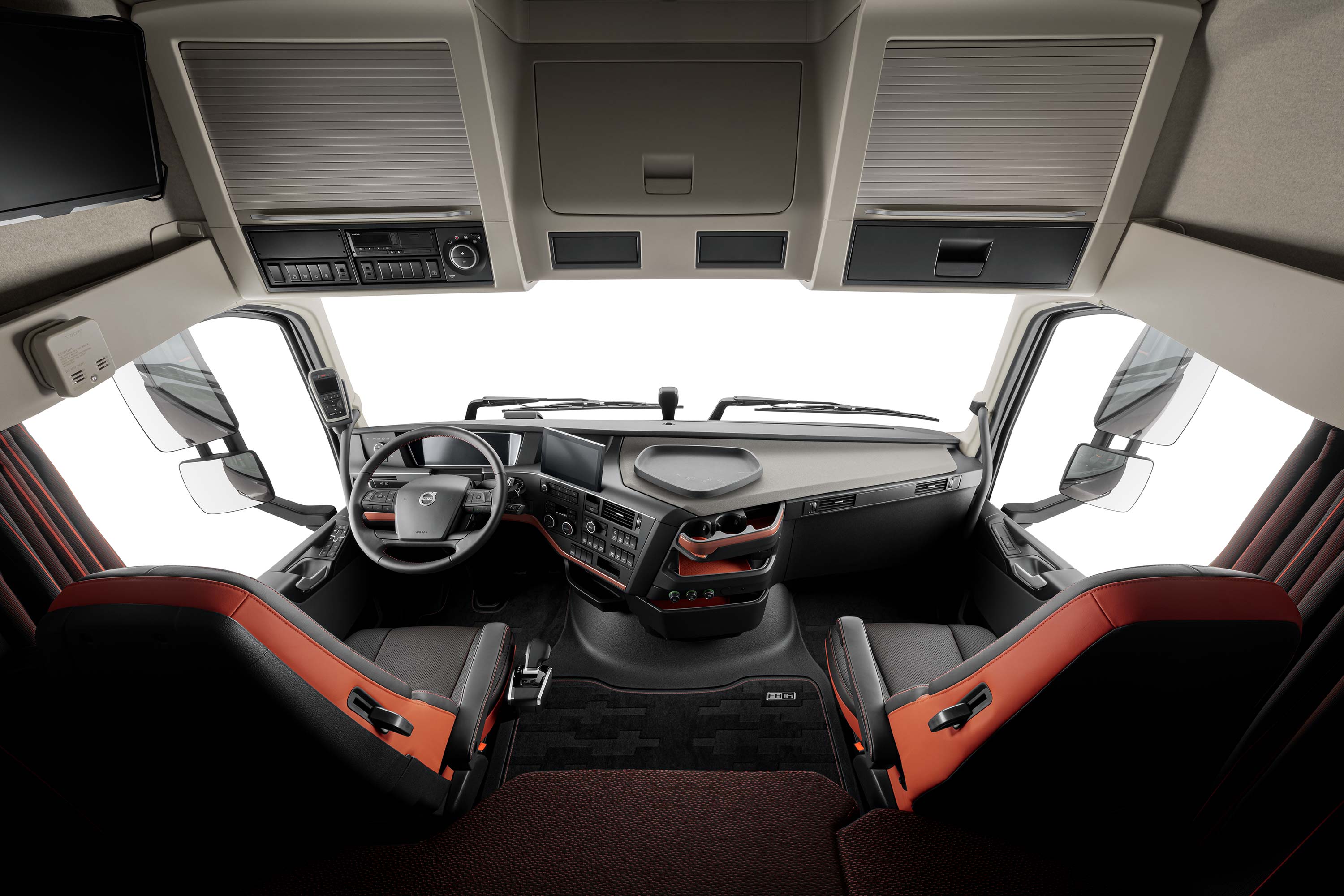 Il Volvo FH16 presenta un look esclusivo e un abbondante spazio.